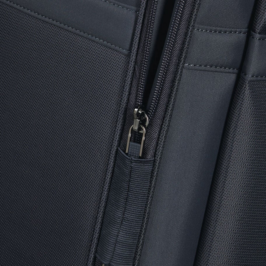 Samsonite Airea Spinner Large in the color Dark Blue. image number 3