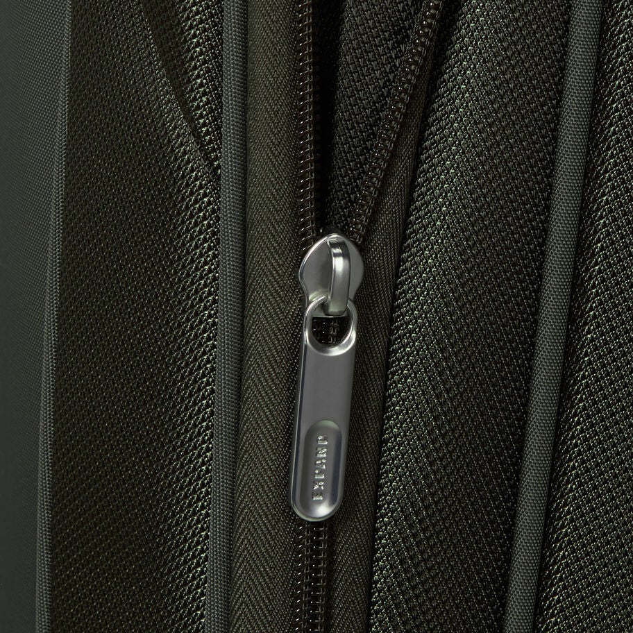 Samsonite Re-Lite Spinner Medium in the color Climbing Ivy. image number 16