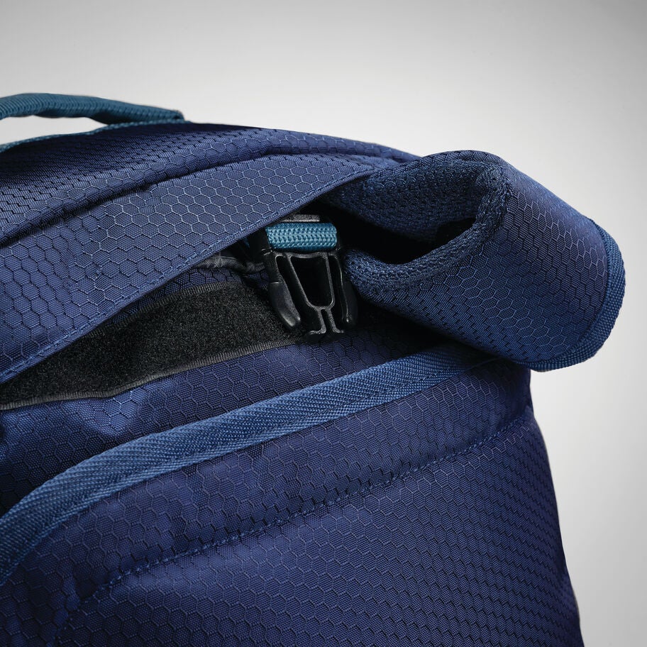 High Sierra Fairlead Sac de Sport Convertible in the color Marine R&eacute;el/Bleu Graphite. image number 5