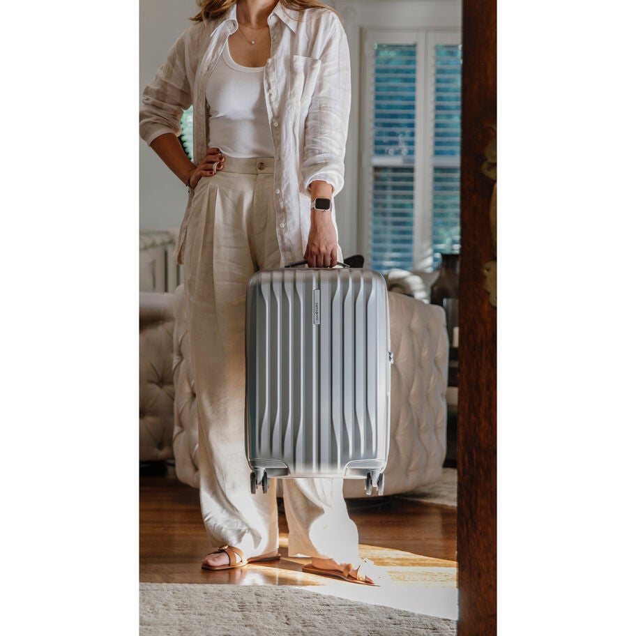 Samsonite UpLIFT Hardside Spinner Carry-On&trade; in the color Phantom Black. image number 6