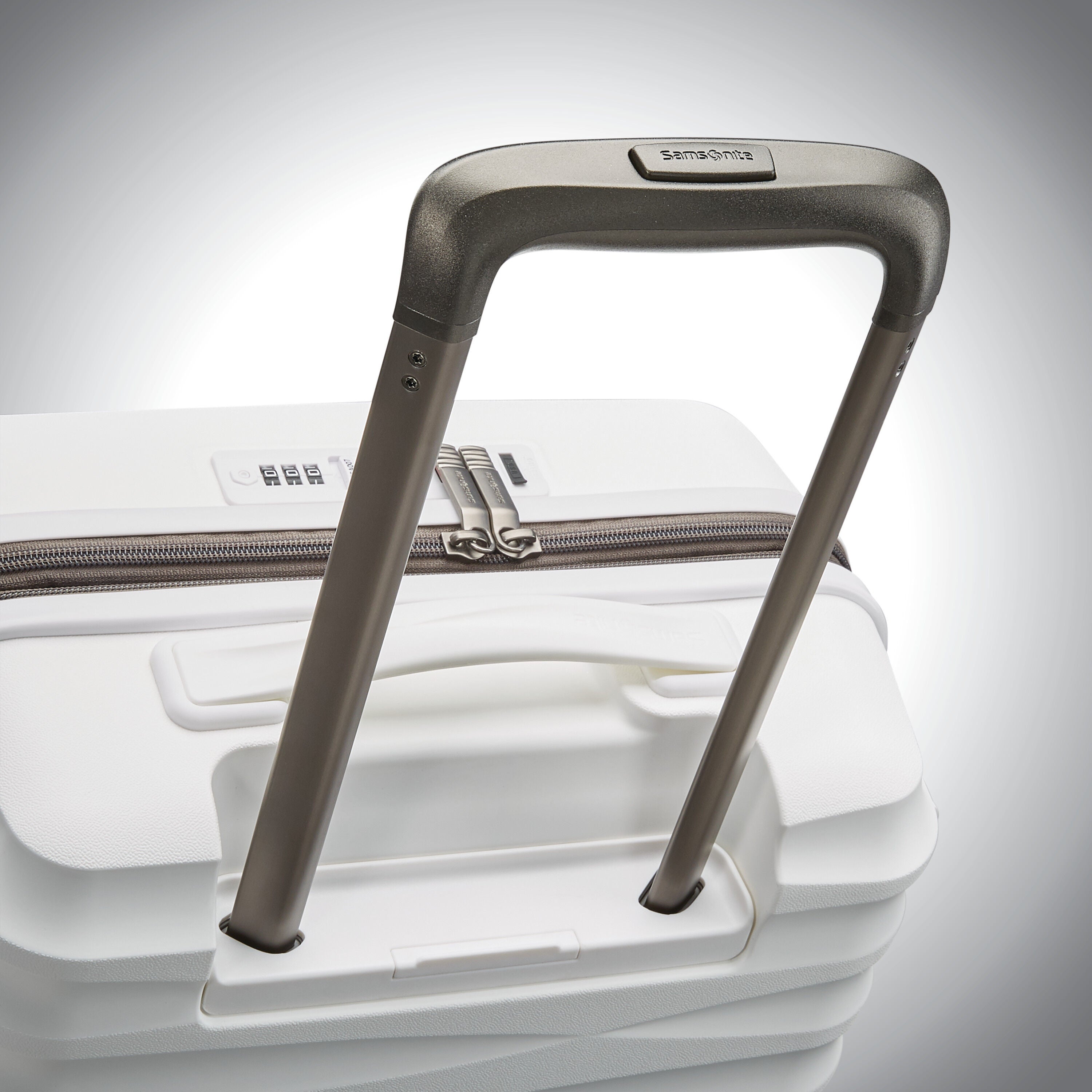 Samsonite voltage sale dlx 20 spinner