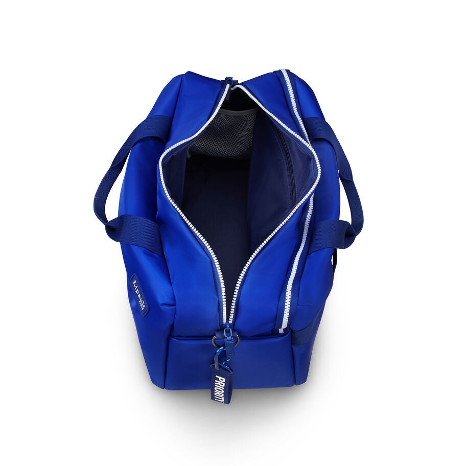 Lipault City Plume 24H Bag 2.0 - Layover in Mykonos in the color Magnetic Blue. image number 2