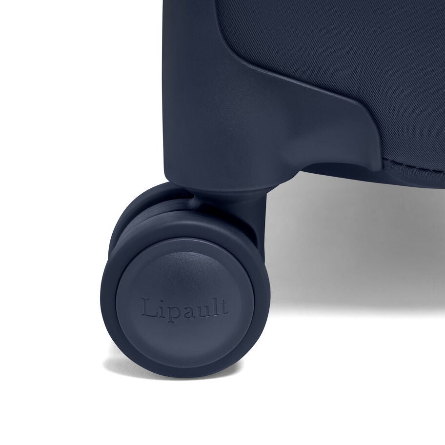 Lipault Plume Cabin Spinner in the color Navy. image number 5