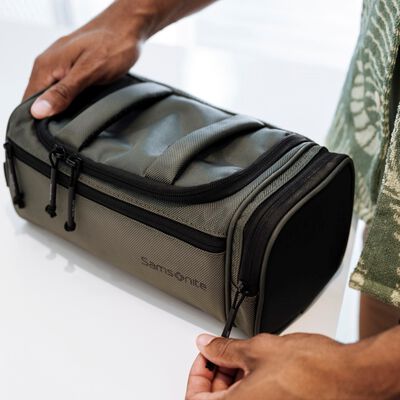 Samsonite Detour Toiletry Kit in the color .