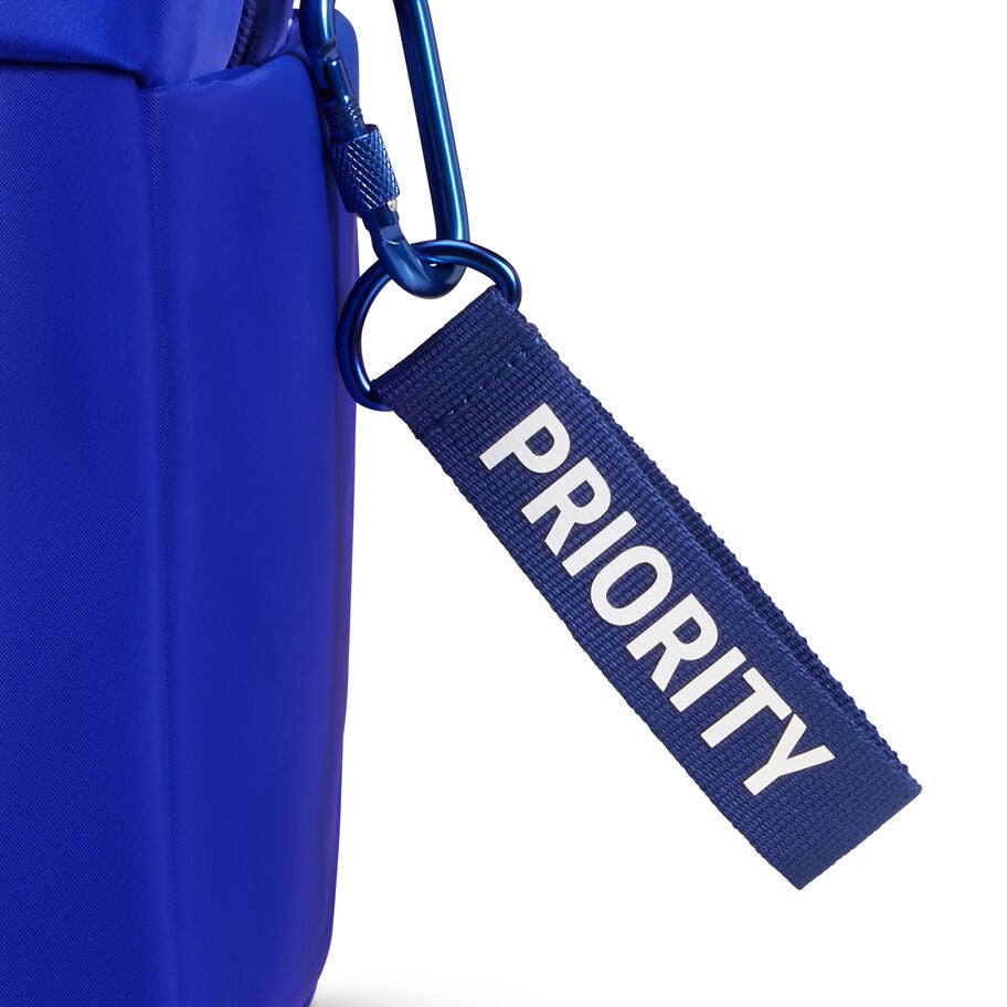 Lipault City Plume 24H Bag 2.0 - Layover in Mykonos in the color Magnetic Blue. image number 4