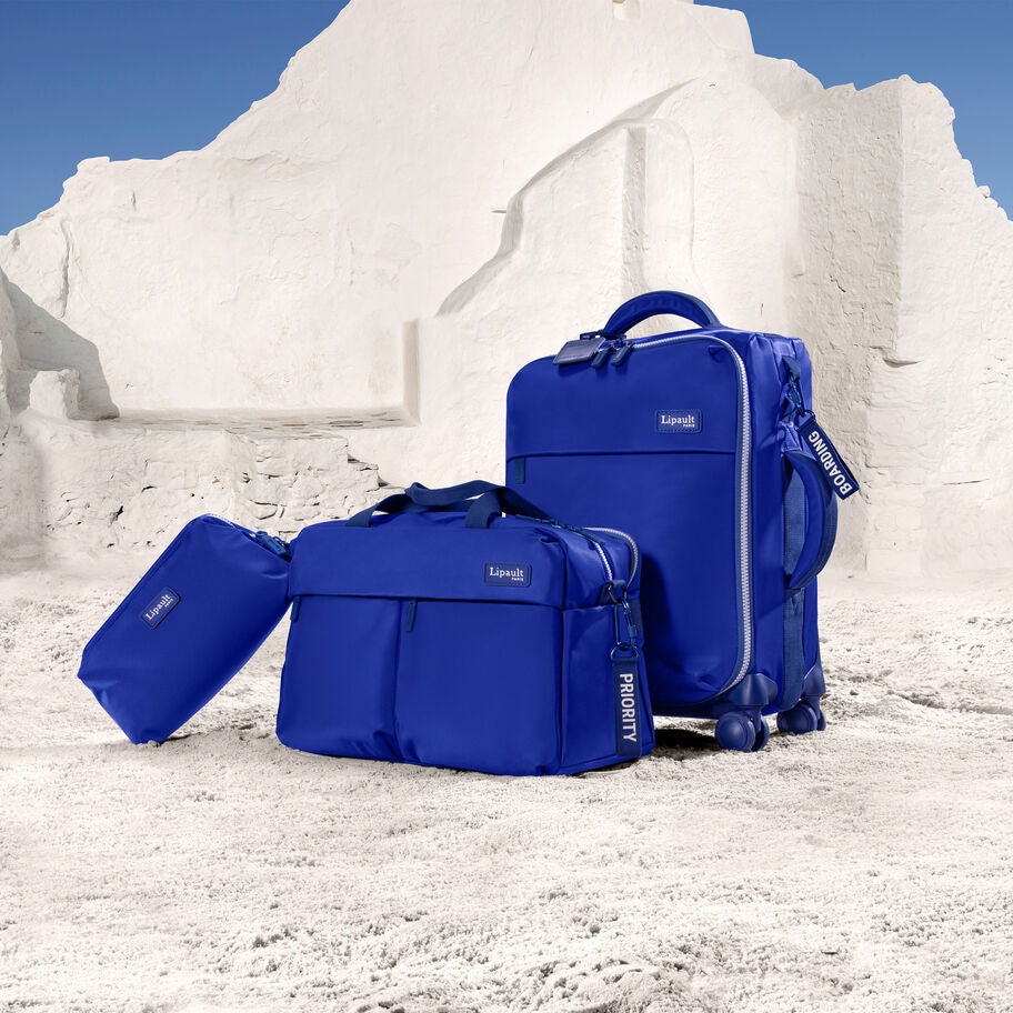Lipault City Plume 24H Bag 2.0 - Layover in Mykonos in the color Magnetic Blue. image number 9
