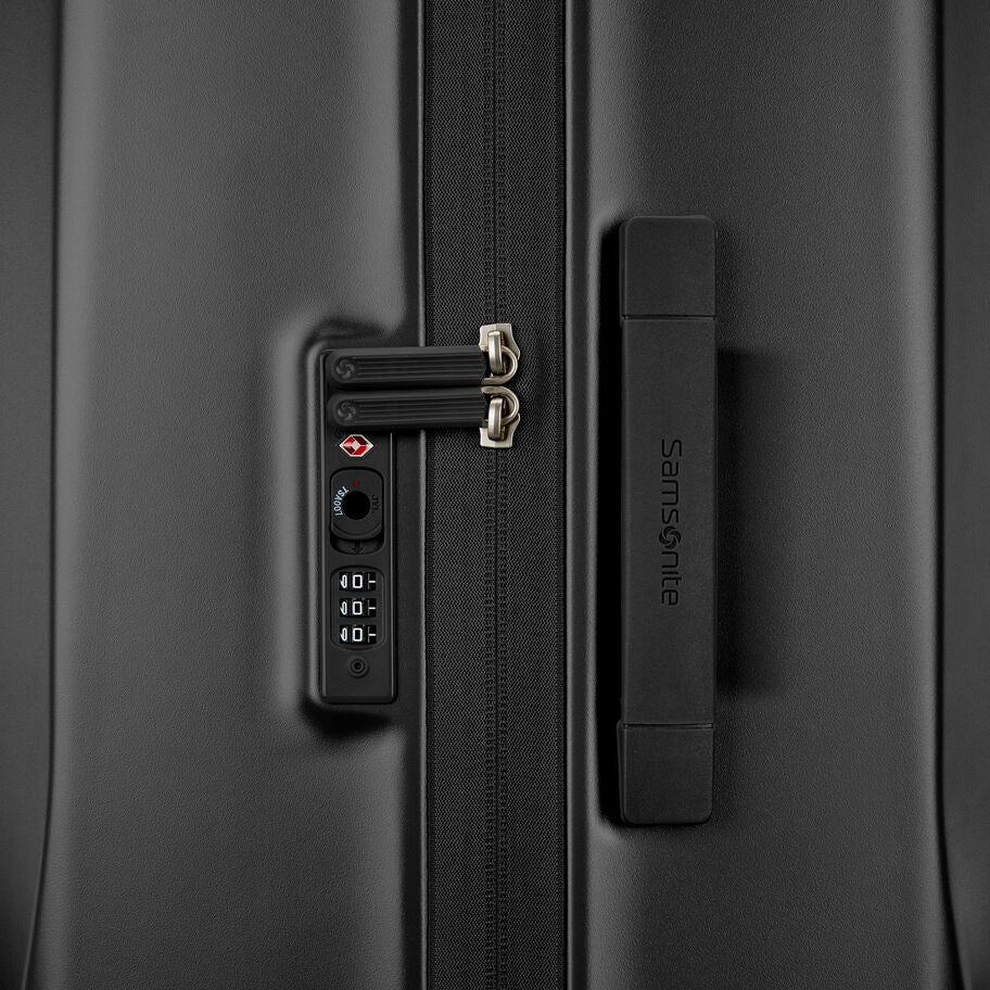 Samsonite UpLIFT valise tres grand &agrave; roues rigide in the color Phantom Black. image number 2