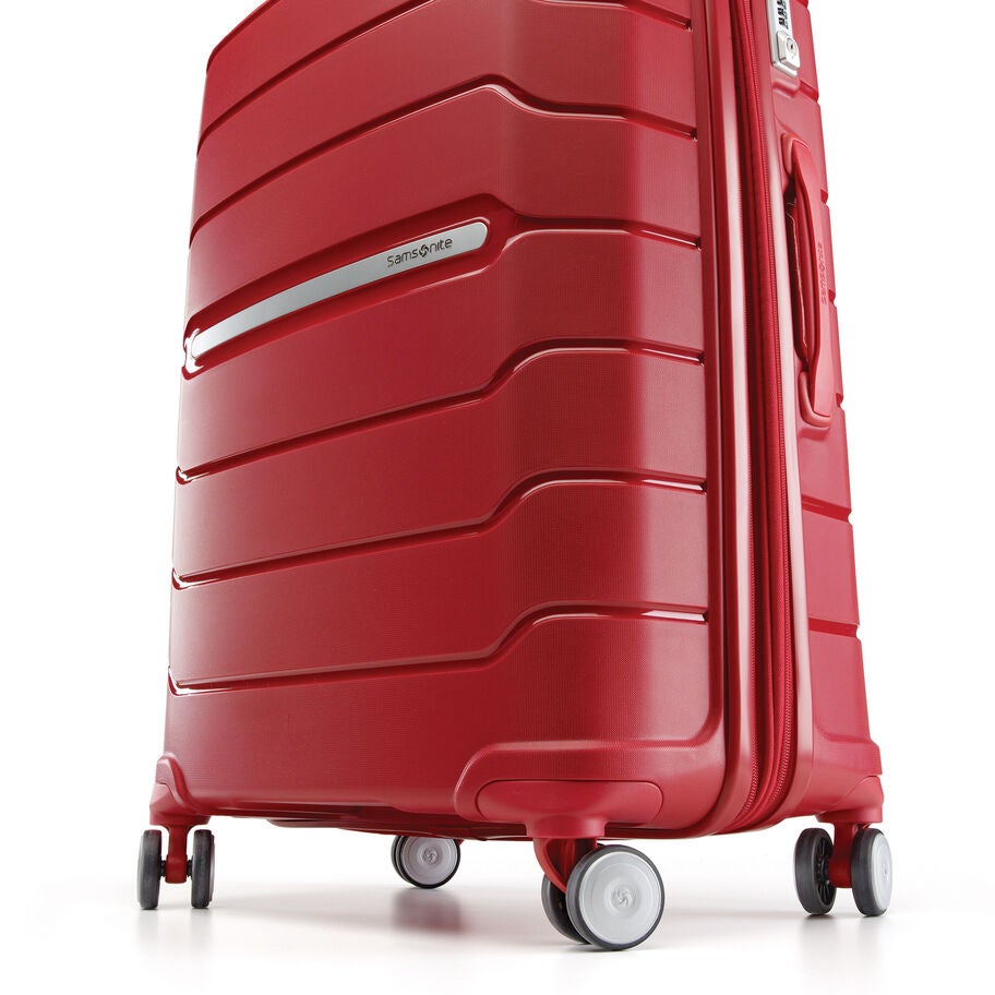 Samsonite Freeform&trade; Spinner Large in the color Red. image number 5