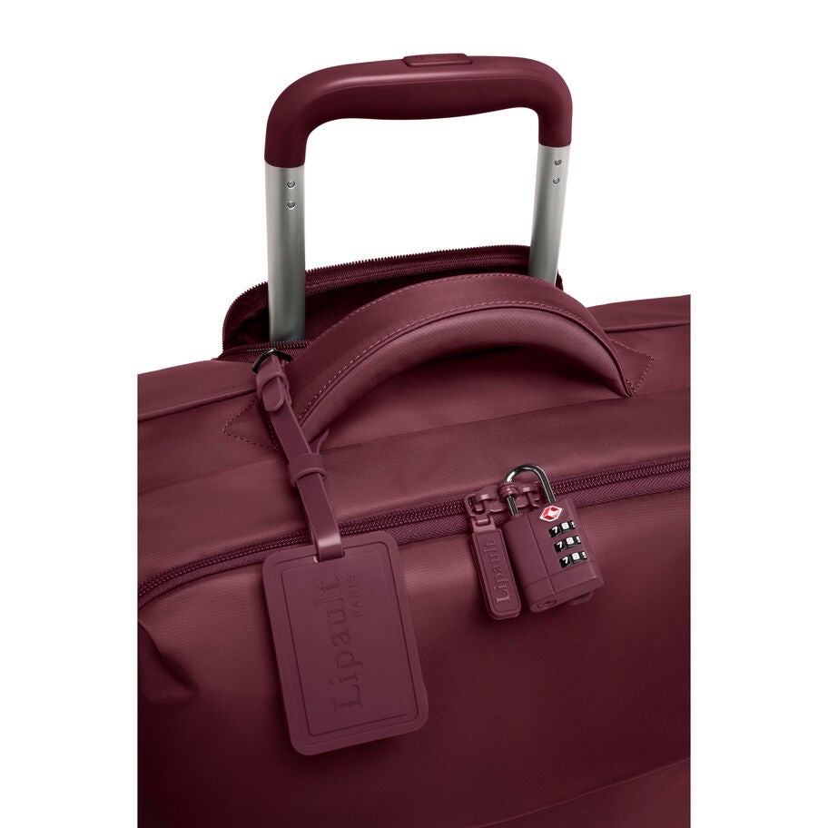 Lipault Plume Valise Cabin &agrave; roues in the color Bordeaux. image number 3