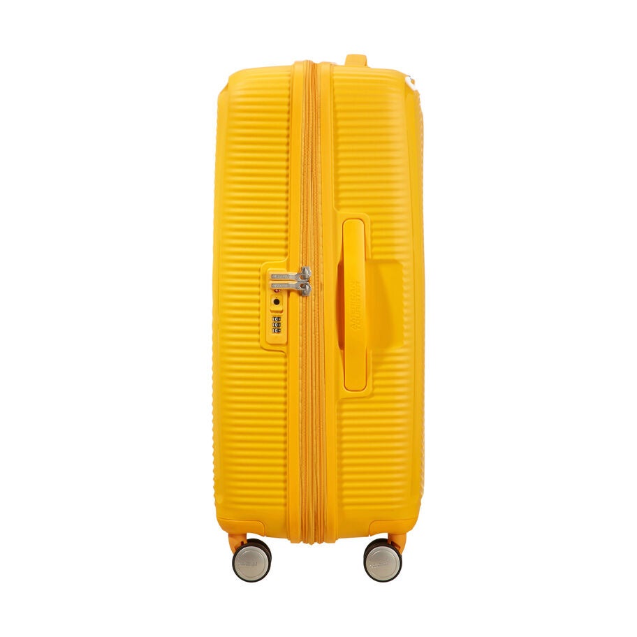 American Tourister Curio Spinner Moyen in the color Jaune Dor&eacute;. image number 9