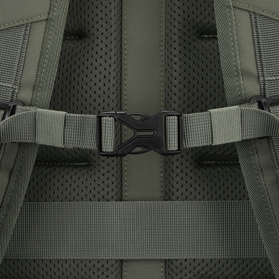 High Sierra Lineage Backpack in the color Olive. image number 7