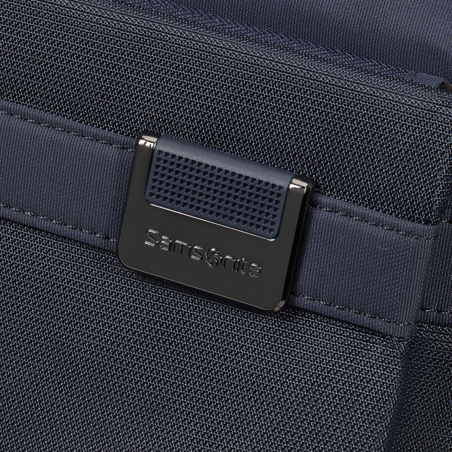 Samsonite Airea Duffle in the color Dark Blue. image number 9