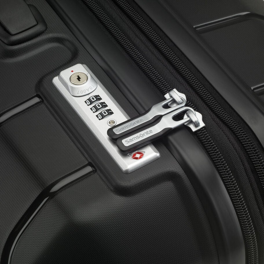 Samsonite Freeform&trade; Spinner Large in the color Black. image number 3