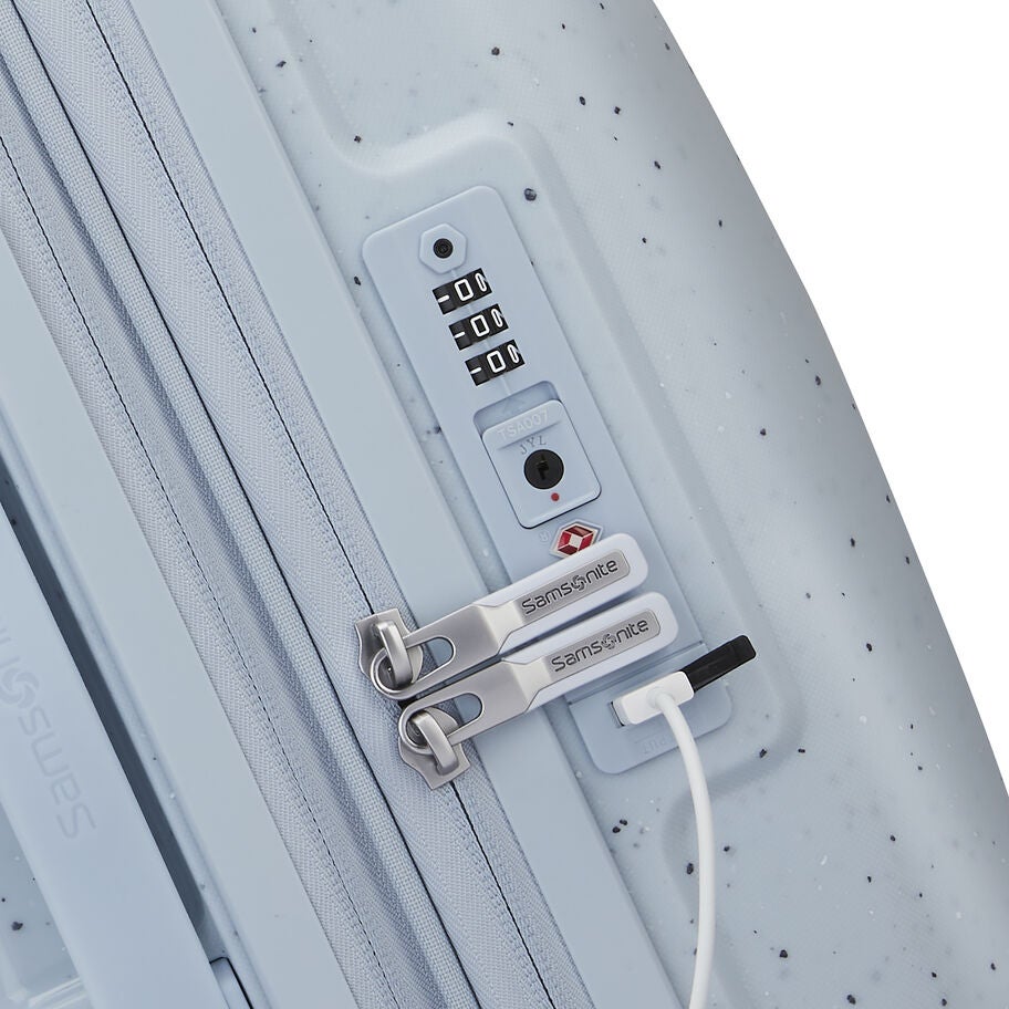Samsonite valise de cabine &agrave; roues in the color Translucent Blue. image number 8