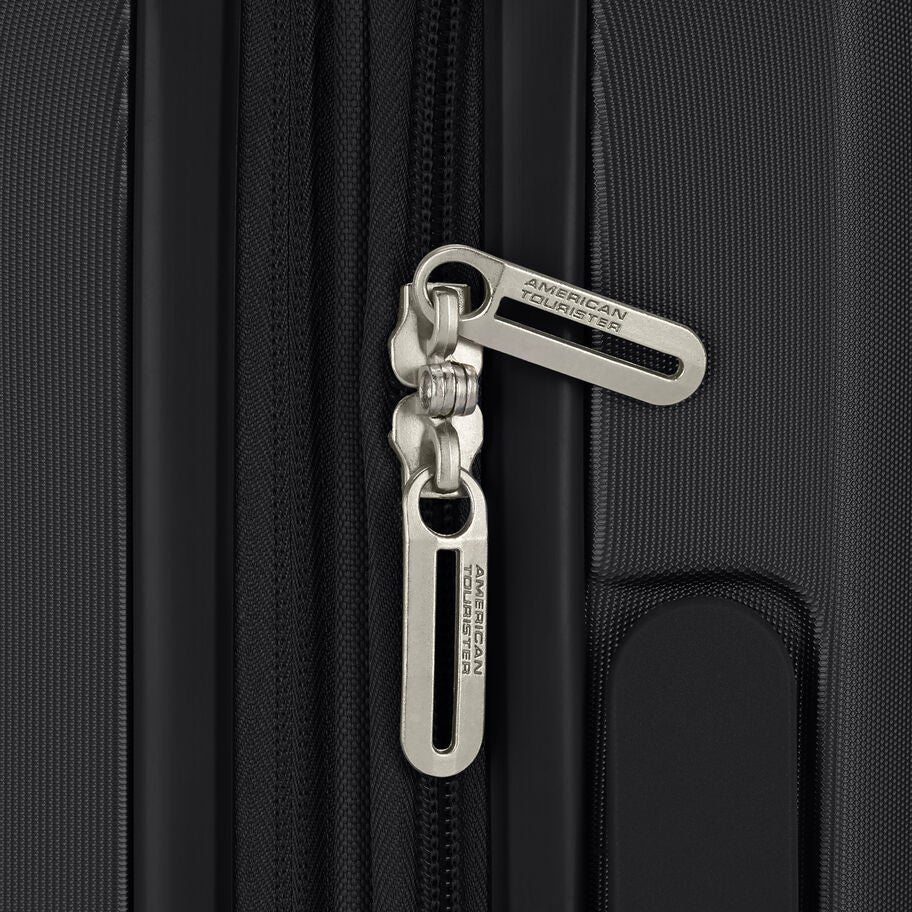 American Tourister Stratum 3.0 Spinner Medium in the color Black. image number 4