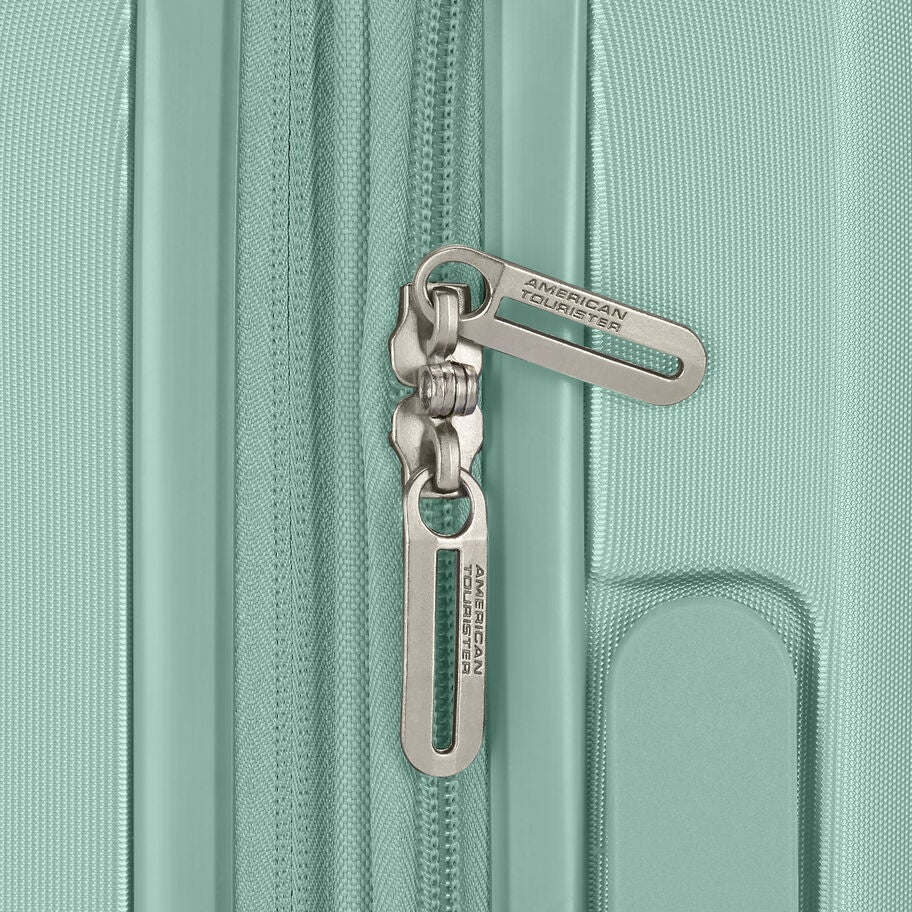 American Tourister Stratum 3.0 Spinner Medium in the color Surreal Green. image number 4