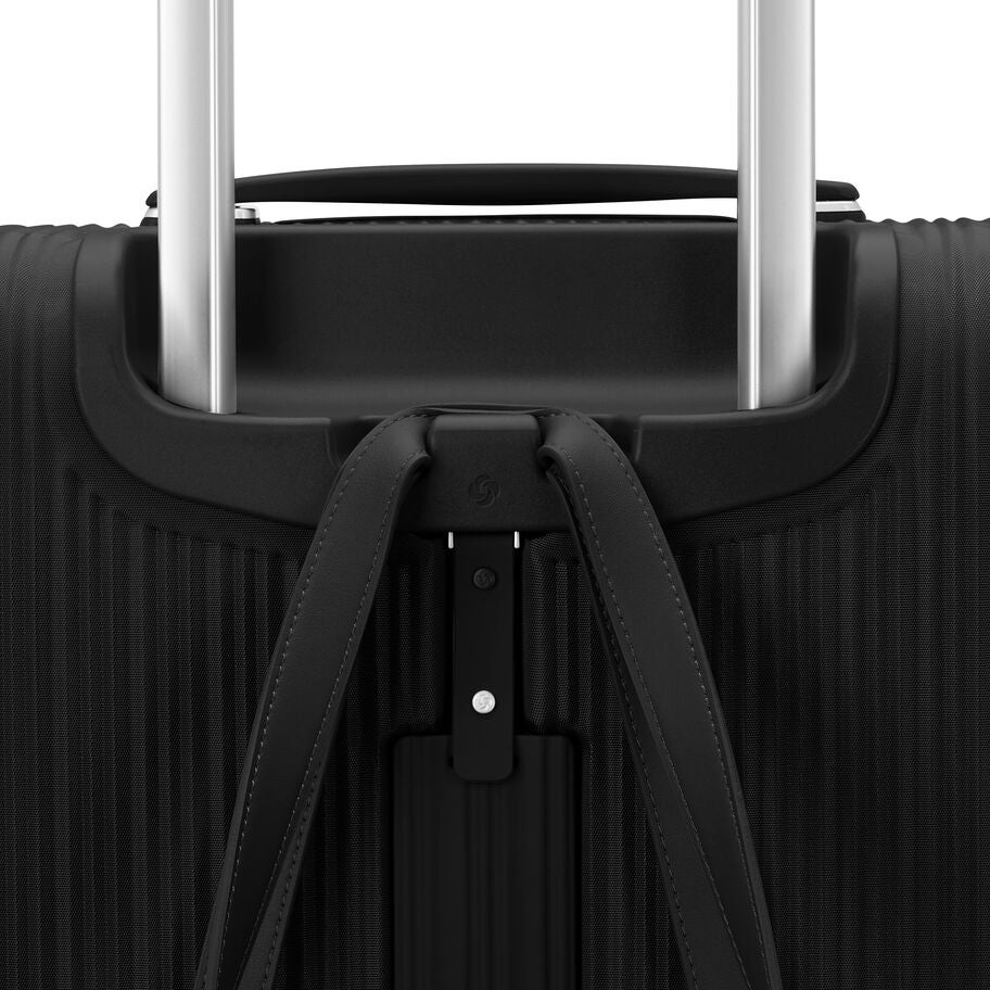 Samsonite Silhouette 18 Spinner Garment Bag in the color Black. image number 3