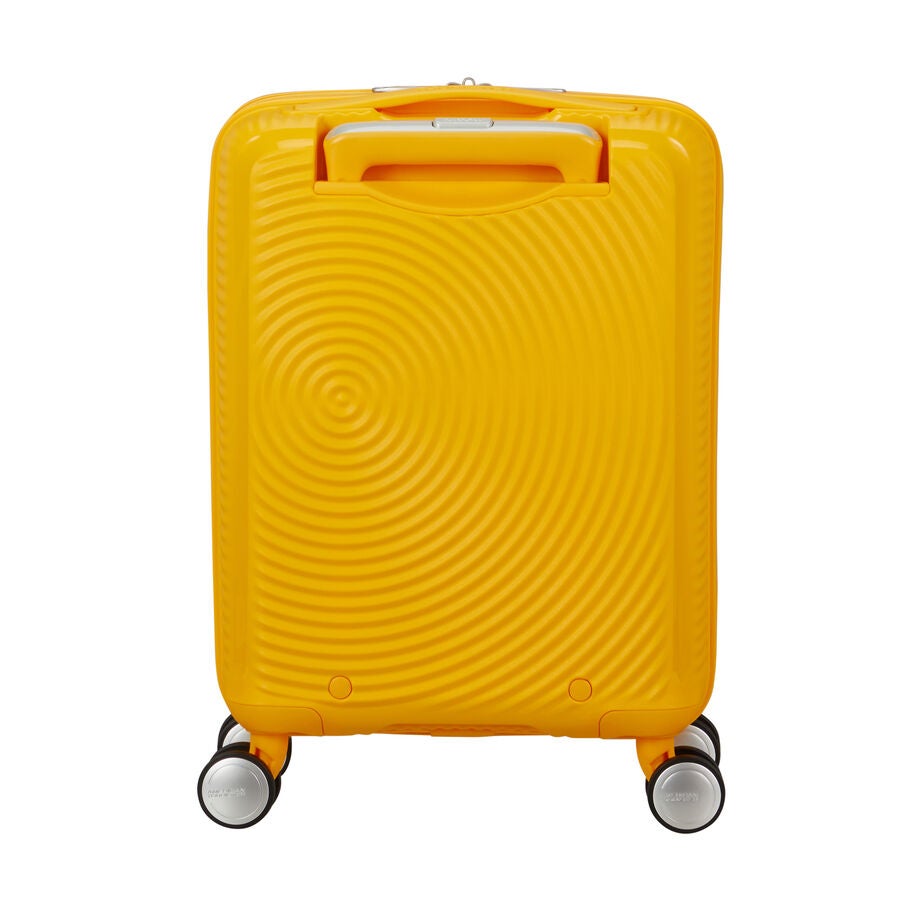 American Tourister Little Curio valise de cabine &agrave; roues pour enfants in the color Jaune Dor&eacute;. image number 4
