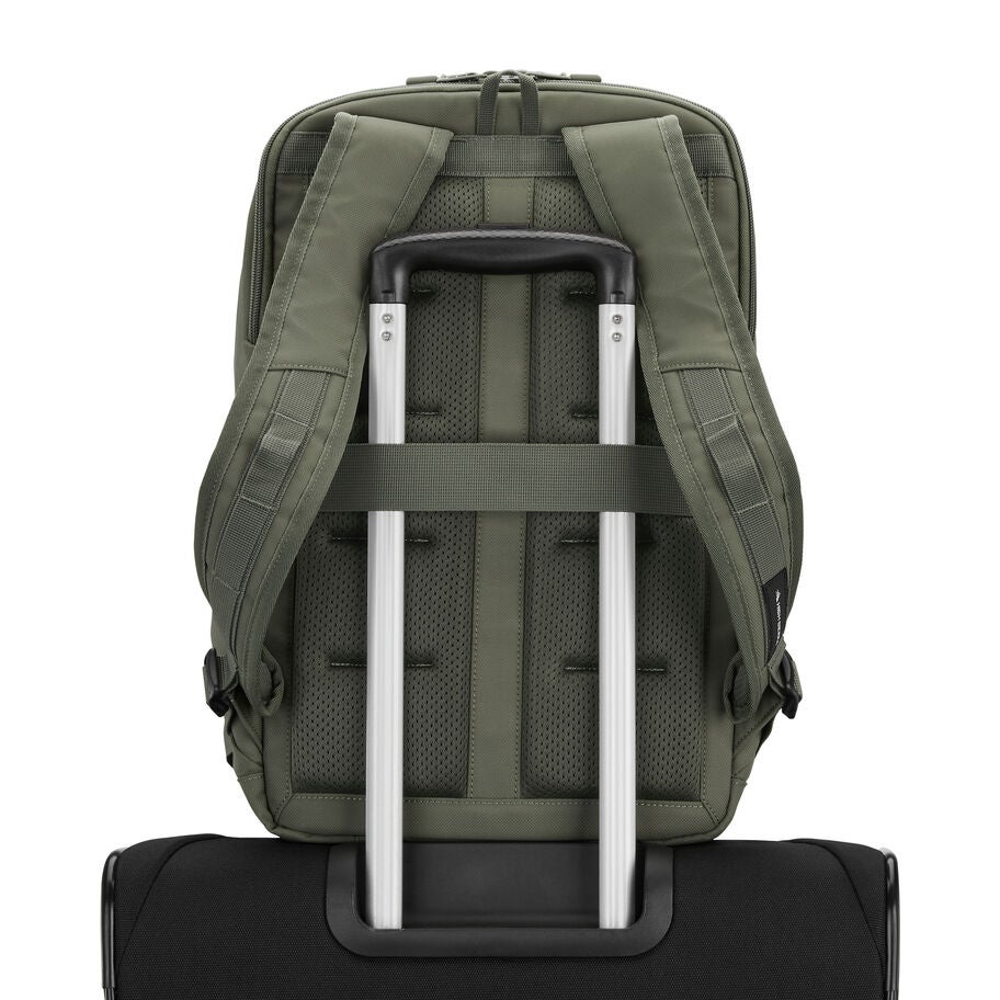 High Sierra Lineage Backpack in the color Olive. image number 9