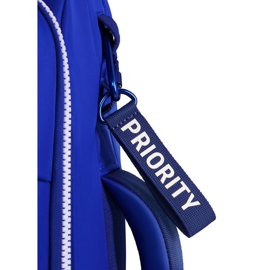 Lipault Plume Cabin Spinner - Layover in Mykonos in the color Magnetic Blue. image number 4
