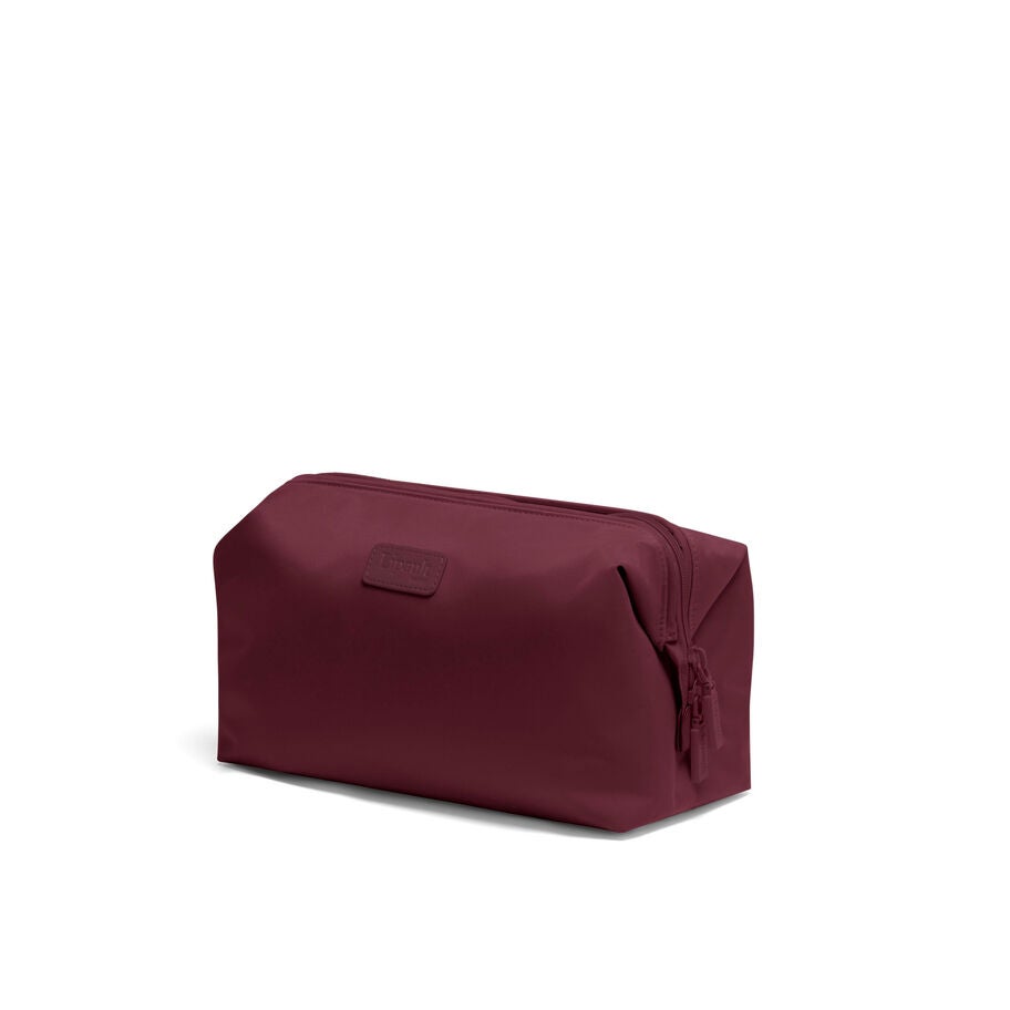 Lipault Plume accessoire Trousse de Toilette in the color Bordeaux. image number 0