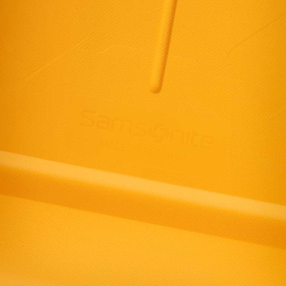 Samsonite Essens Spinner Medium in the color Radiant Yellow. image number 13