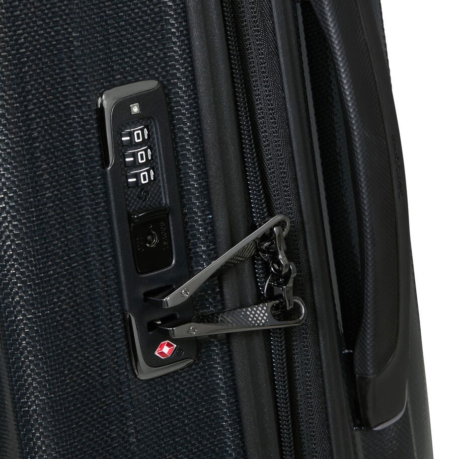 Samsonite Nexis Spinner Carry-On&trade; in the color Onyx Black. image number 8