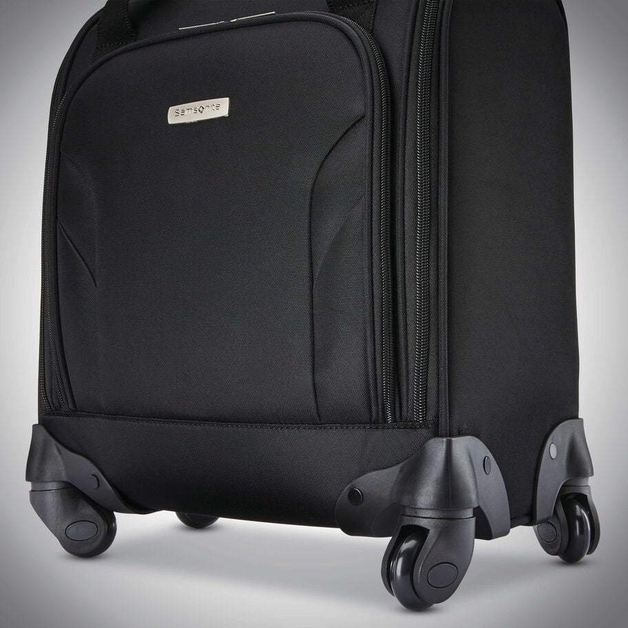 Samsonite Spinner Underseater w/ USB Port in the color Black. image number 8