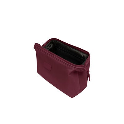 Lipault Plume accessoire Trousse de Toilette in the color Bordeaux.