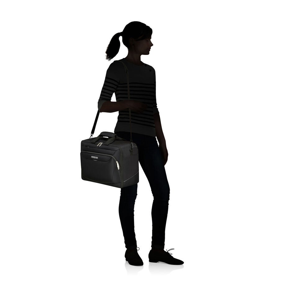 American Tourister SummerRide Sac d&rsquo;embarquement convertible in the color Noir. image number 12