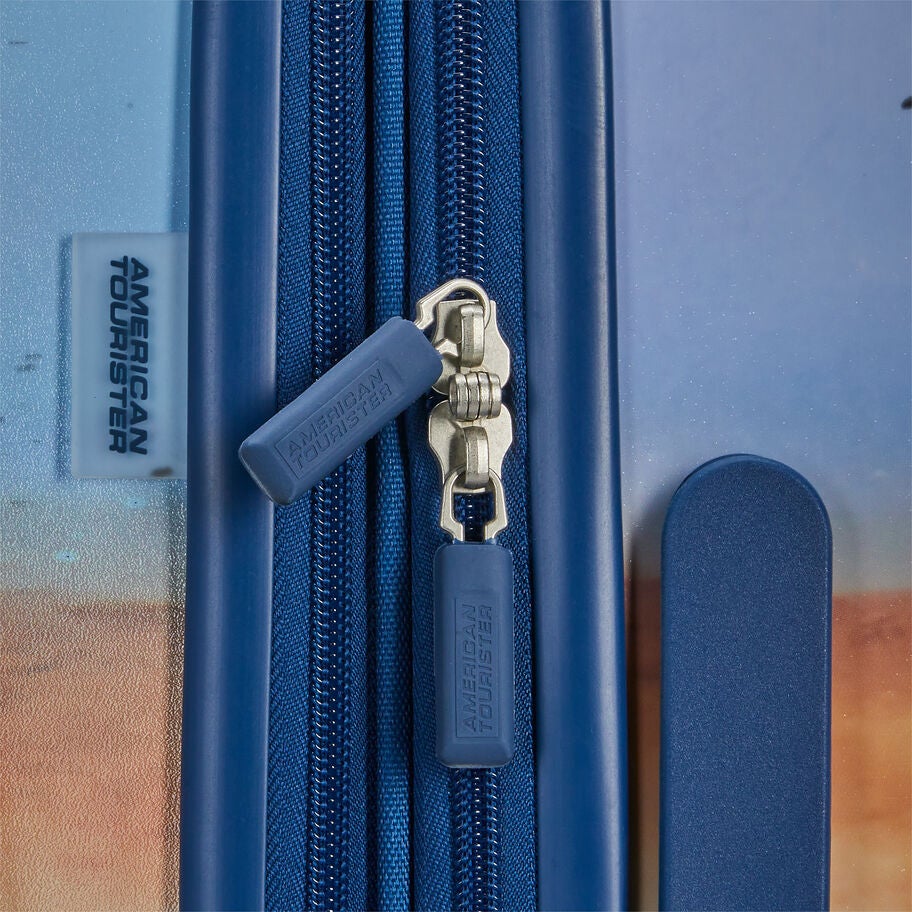 American Tourister Star Wars Spinner Small in the color Star Wars R2D2. image number 5