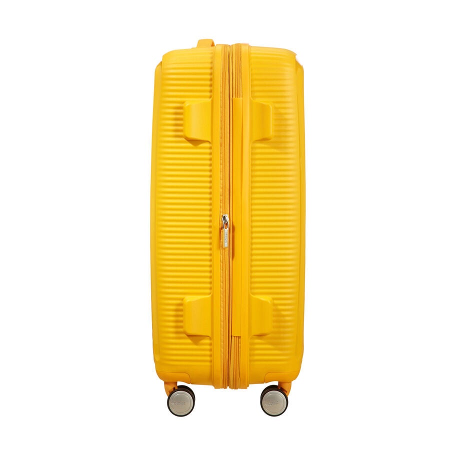 American Tourister Curio Spinner Moyen in the color Jaune Dor&eacute;. image number 8