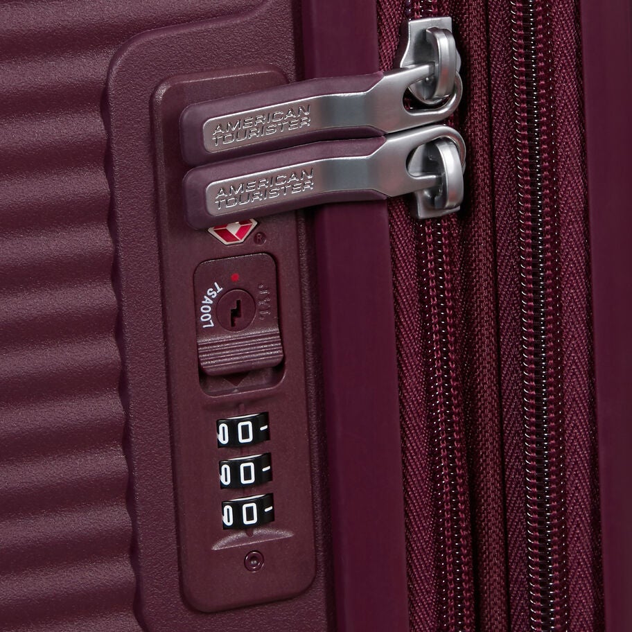 American Tourister Curio Valise de Cabine Spinner in the color Nouveau | Cerise Sauvage. image number 7