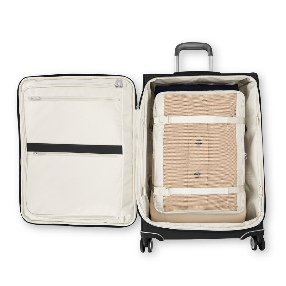 Samsonite Silhouette 18 Spinner Large in the color Black. image number 1