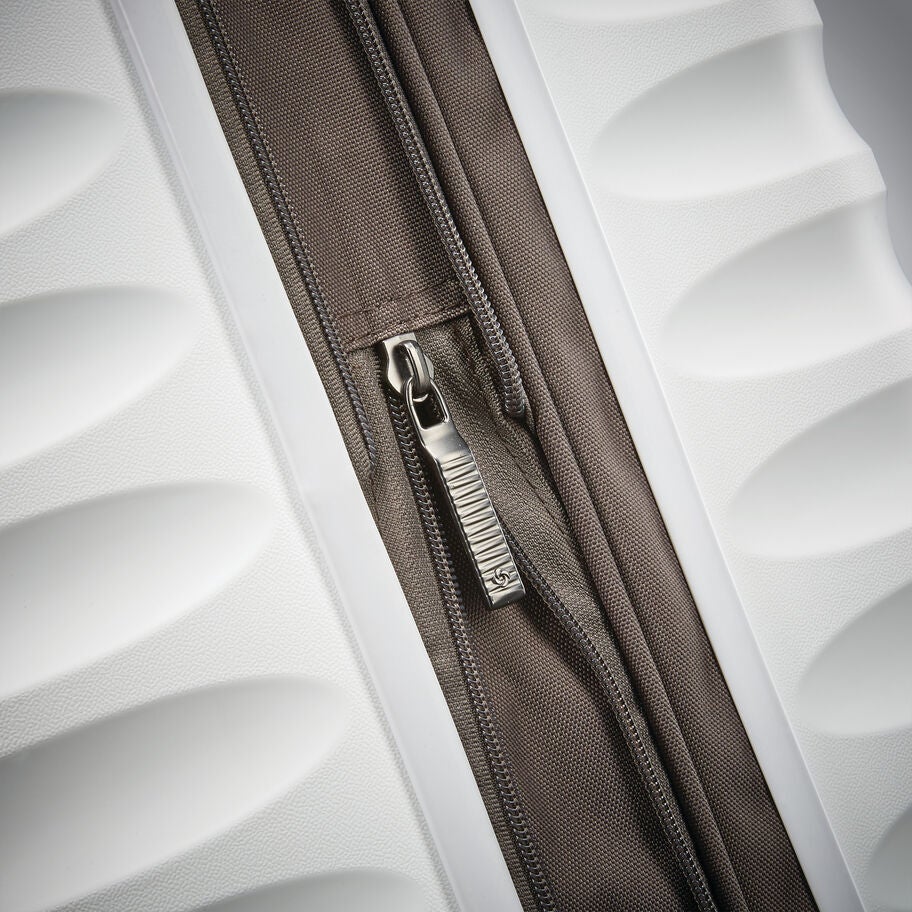 Samsonite Voltage DLX Spinner Medium in the color White. image number 3