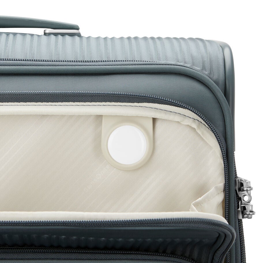 Samsonite Silhouette 18 Spinner Medium in the color Black. image number 4