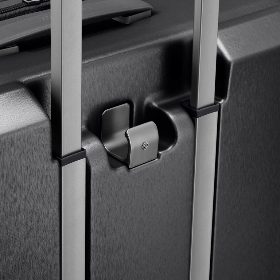 Samsonite Evoa Z Spinner Medium in the color Black. image number 8