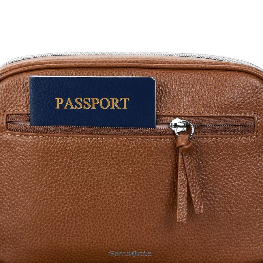 Samsonite Mobile Solution 2 Leather Bandouli&egrave;re RFID in the color Cognac. image number 2