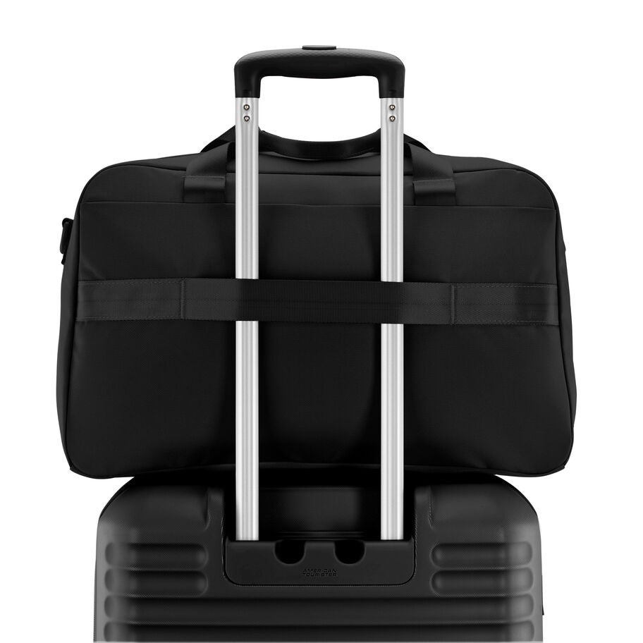 American Tourister Stratum 3.0 Convertible Weekender in the color Black. image number 5