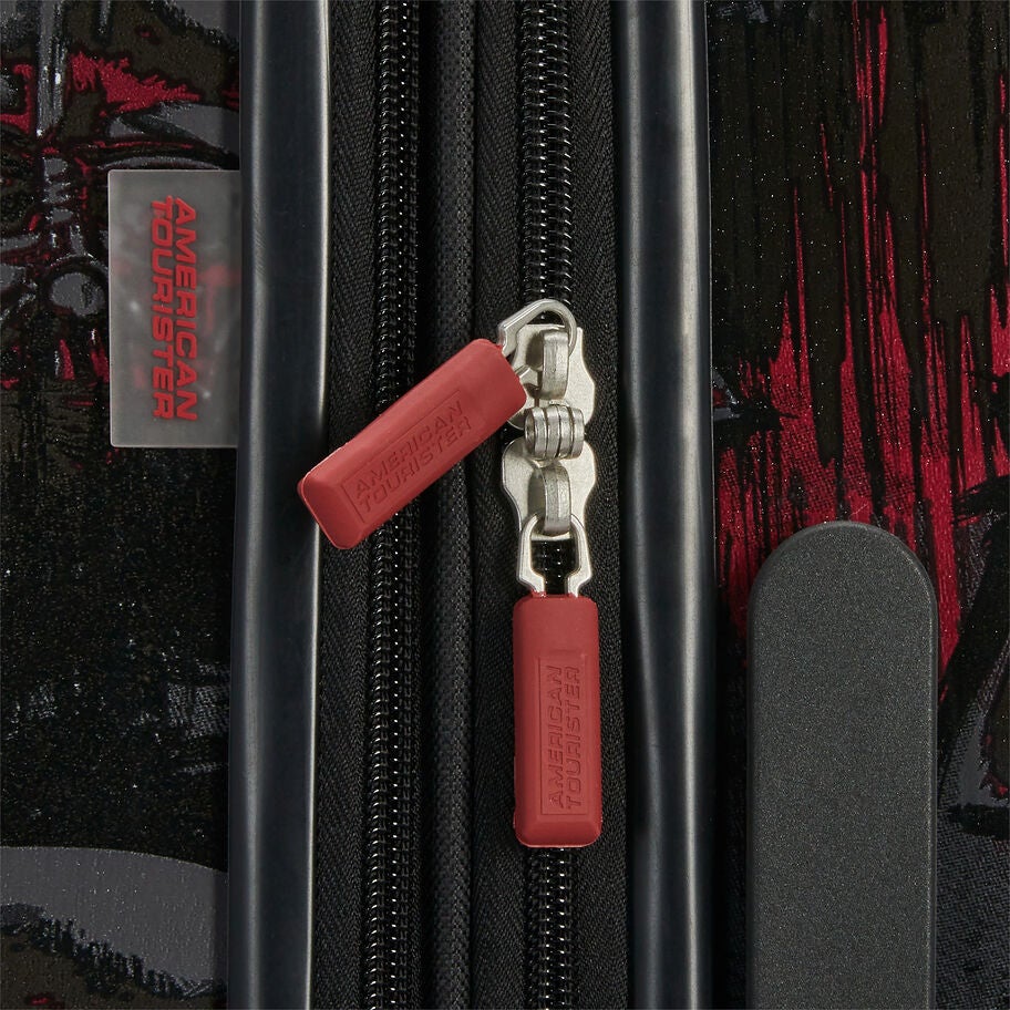 American Tourister Star Wars Spinner Small in the color Darth Vader. image number 5