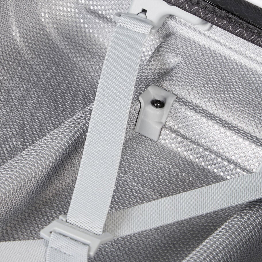 Samsonite Proxis Spinner Carry-On&trade; in the color Silver. image number 7