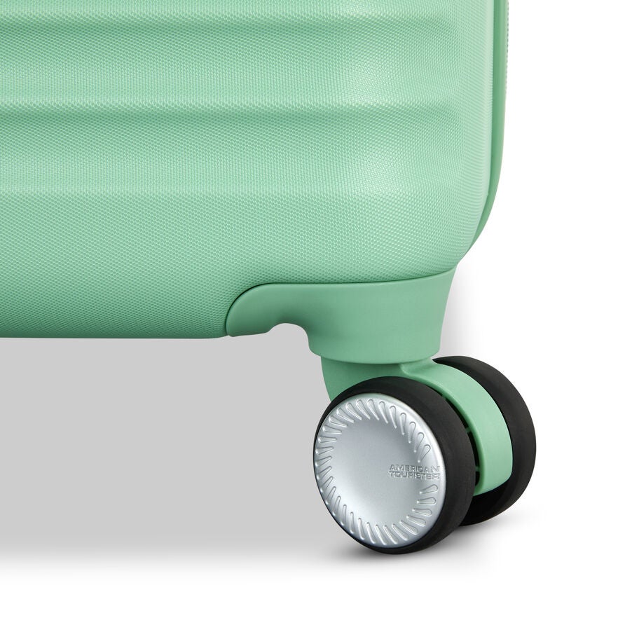 American Tourister Stratum 3.0 Spinner Medium in the color Surreal Green. image number 6
