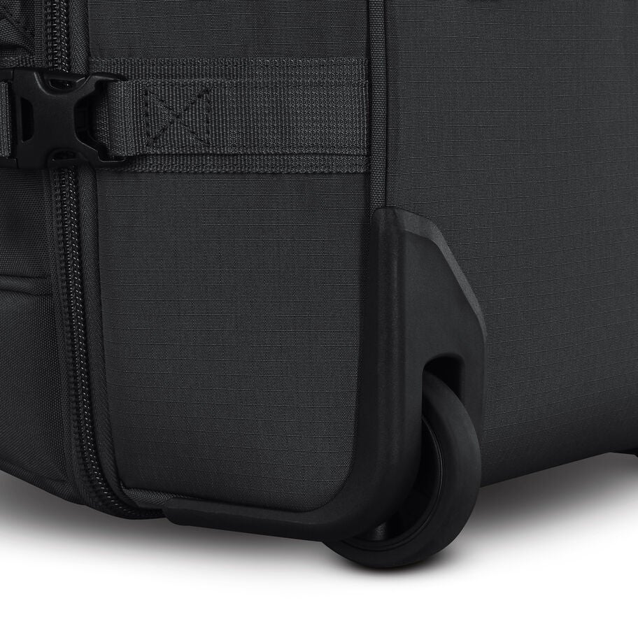 High Sierra Pathsetter 32" Wheeled Duffle in the color Black. image number 5
