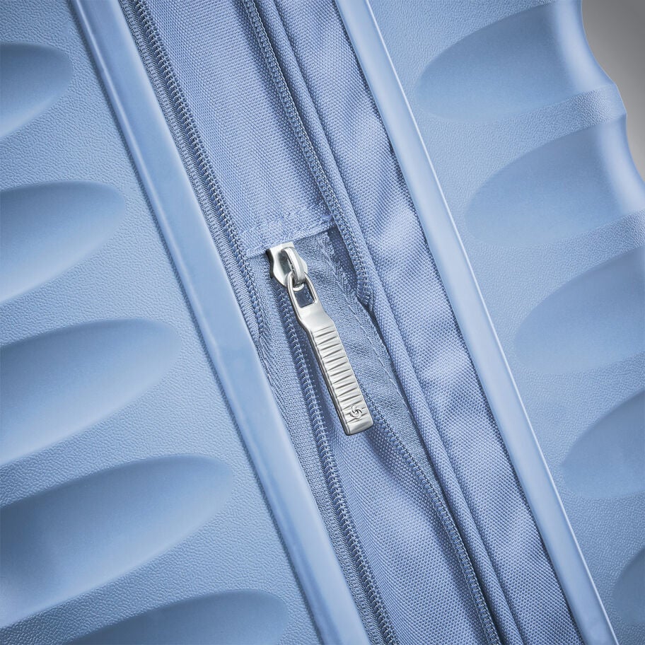 Samsonite Voltage DLX Spinner Carry-On&trade; in the color Blue. image number 8