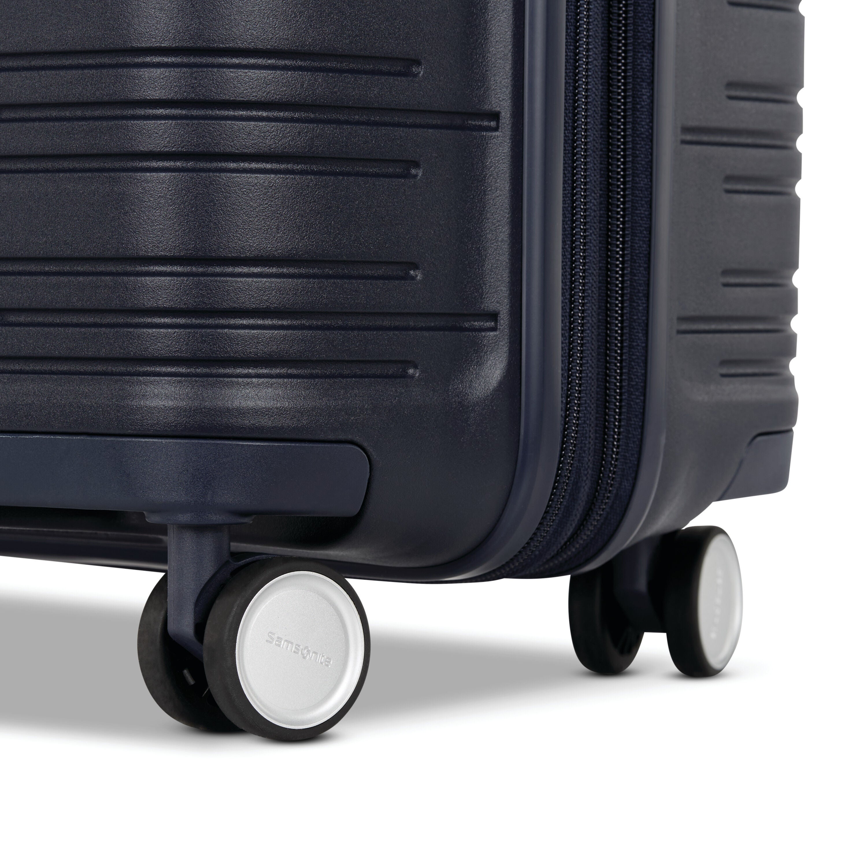 Samsonite mid sale size luggage