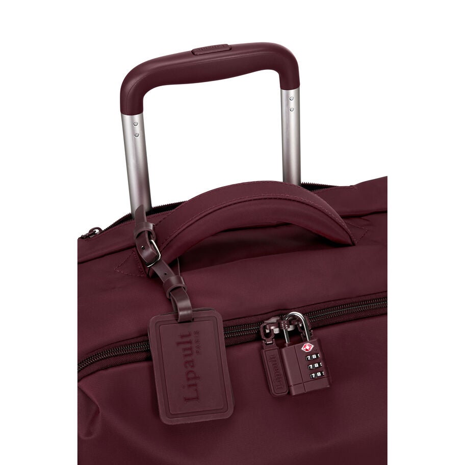 Lipault Pliable Plume Valise Cabine in the color Bordeaux. image number 3