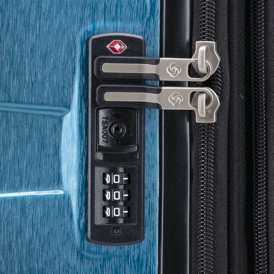 Samsonite Ziplite 6 valise moyen &agrave; roues in the color Adriatic Blue. image number 4