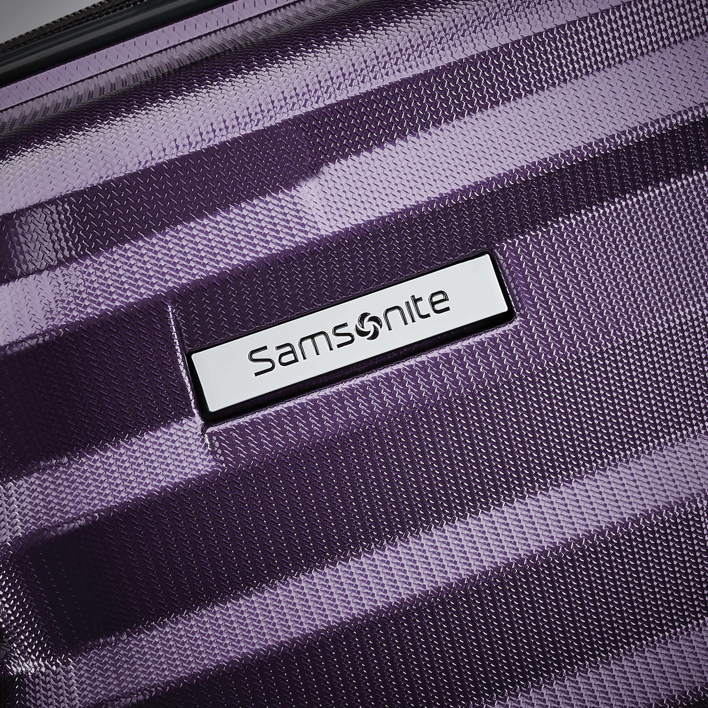 Samsonite ziplite top