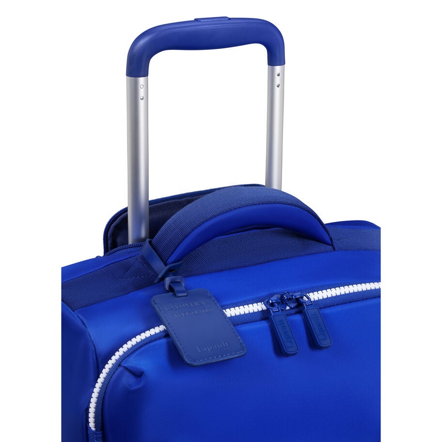 Lipault Plume Cabin Spinner - Layover in Mykonos in the color Magnetic Blue. image number 3