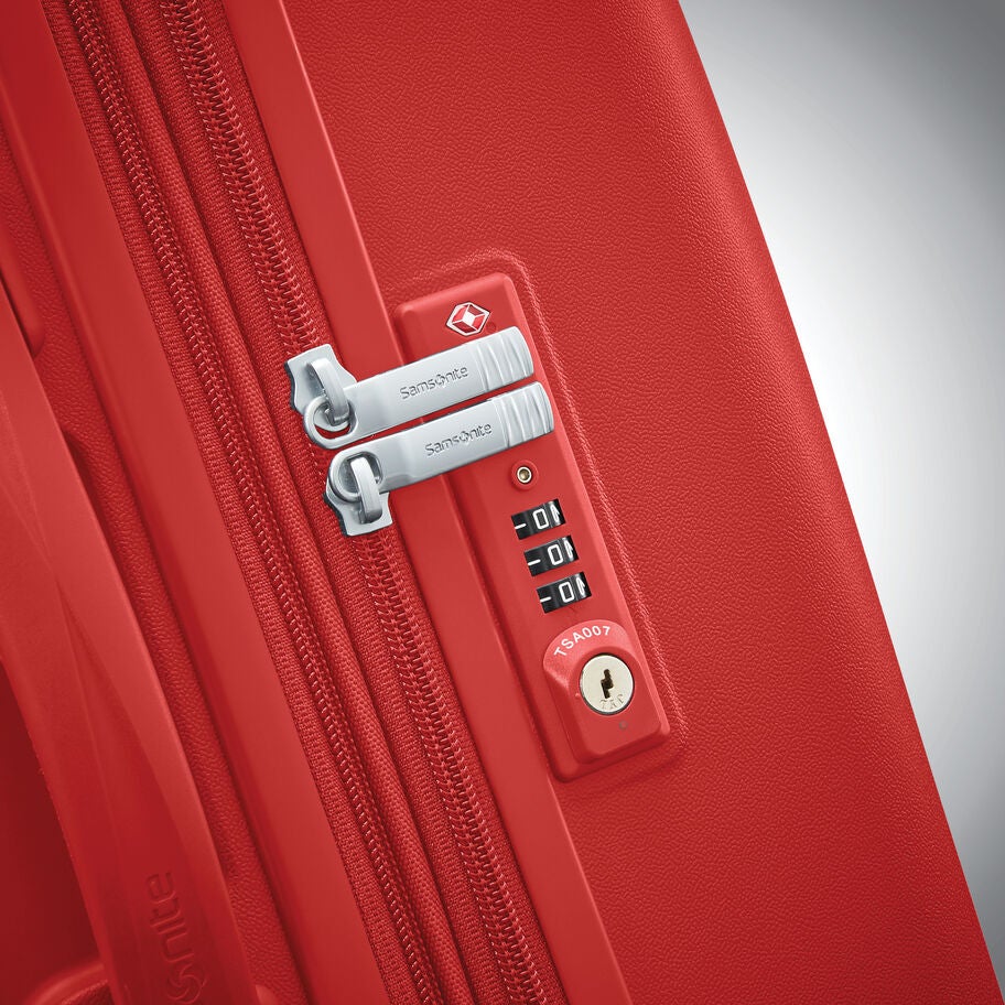 Samsonite Voltage DLX Spinner Large in the color Chili Red. image number 4
